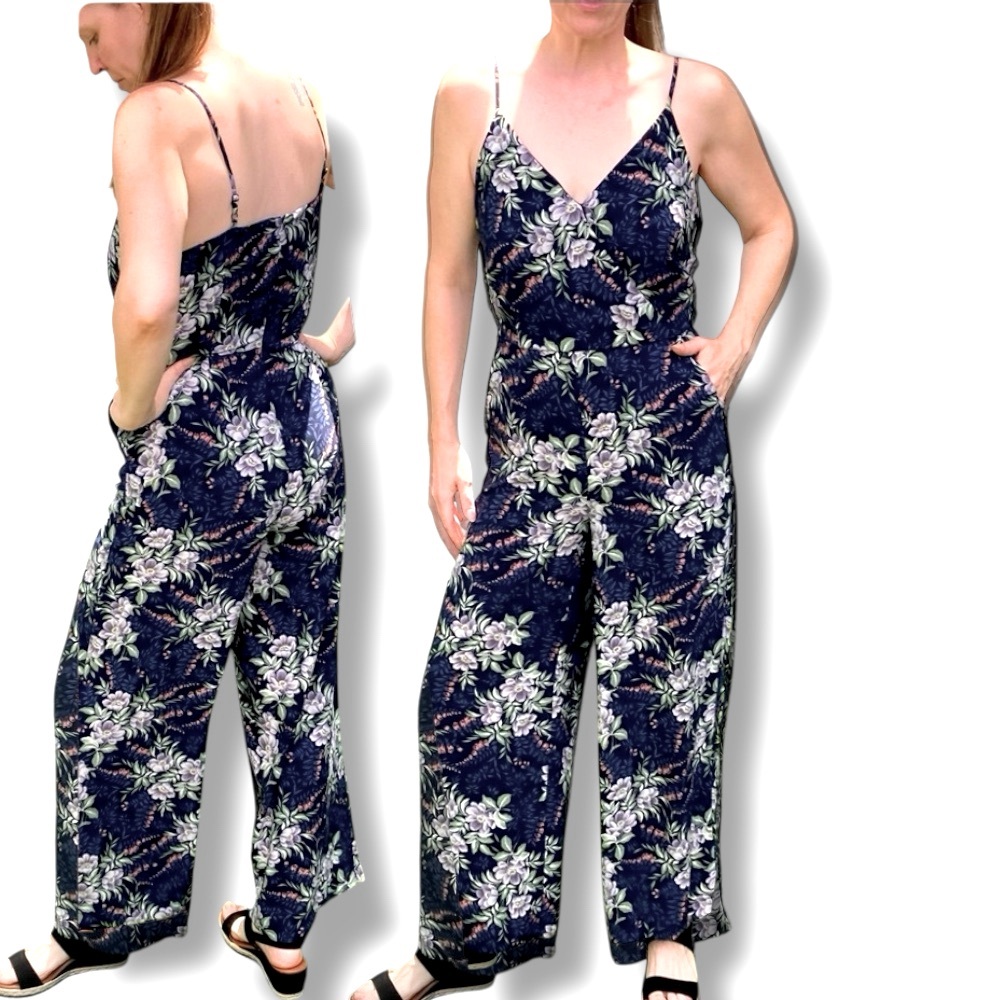 LOFT Navy Floral Wide Leg Jumpsuit with V-Neckline size 0 Pockets Strappy